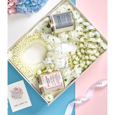 Artificial Garland And Aroma Candles Gift Box
