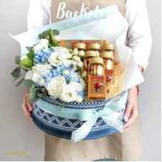 Scotch With Blue Tone Flowers Gift Box