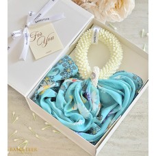 Artificial Garland and Scarf gifts box
