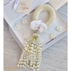 Fresh Garland and gifts box