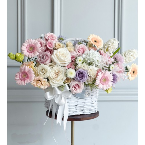 Love Mom Flower Gifts Basket