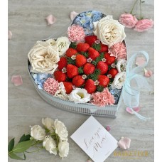 Strawberry Romance Gift Box Mother's Day