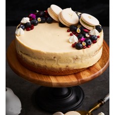 Vanilla Butter Cream Cake with Maccaron and Berry