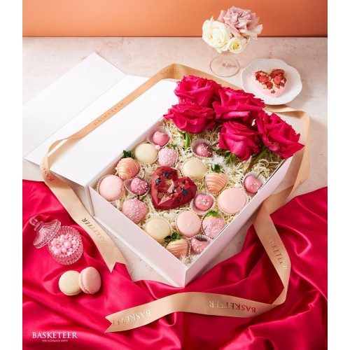 Mini Heart Chocolate & Sweet Strawberries