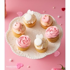 Sweet Vanilla Buttercream Cupcakes