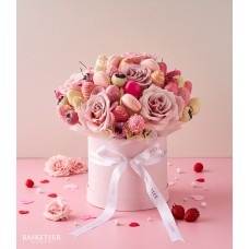 Sweet Pink Roses & Chocolate Strawberries Gift