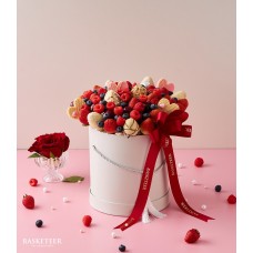 Mini Heart Chocolate & Berry Gift Box