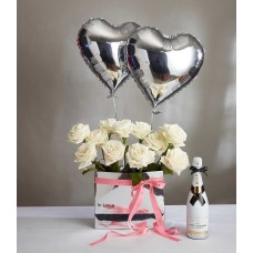 Valentine's Wine and White Playa Blanca Rose Gift Set