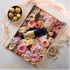 Sparkling Wine And Glamorous Flowers Gift Box
