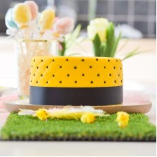 Yellow Deluxe Cake - double height (Small (18 cm(12 servings)))