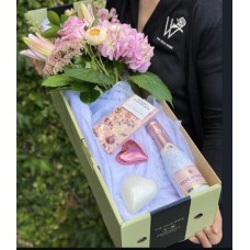Ultimate Gift Box - Pink Florists Choice
