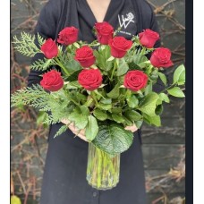 Classic Dozen Red Roses in Vase