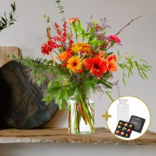 Luxury Gift Package: Seasonal Bouquet in Vase & Luxury Chocolates (Standard)