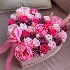 Box with Soap Flowers "Pink World"