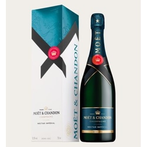 Moët & Chandon Nectar Champagne in luxury gift box