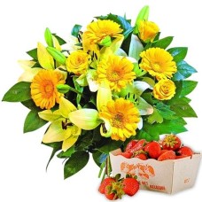 Sunny bouquet with strawberries (Medium (recommended))
