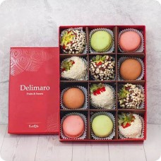 Strawberries in chocolate with macaroons