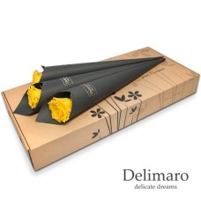 Single yellow rose in black cone ()