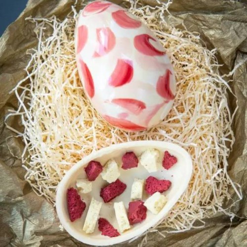 Gra Chocolates  Egg-Straw-dinary egg