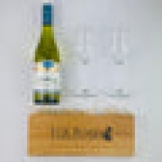 Oyster Bay Chardonnay and Glasses Gift Box
