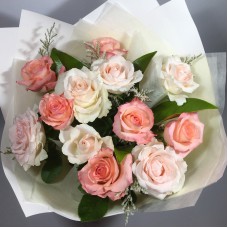 12 assorted roses