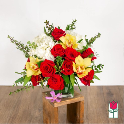 GiftbloomsOlivia Bouquet (Standard)