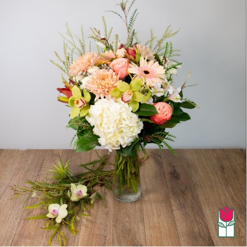 Beretania's Shimmer Bouquet (Standard)