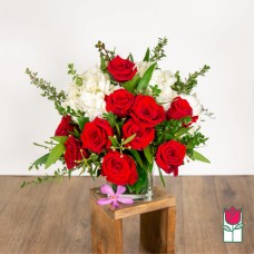 GiftbloomsCompact Bouquet (Standard)