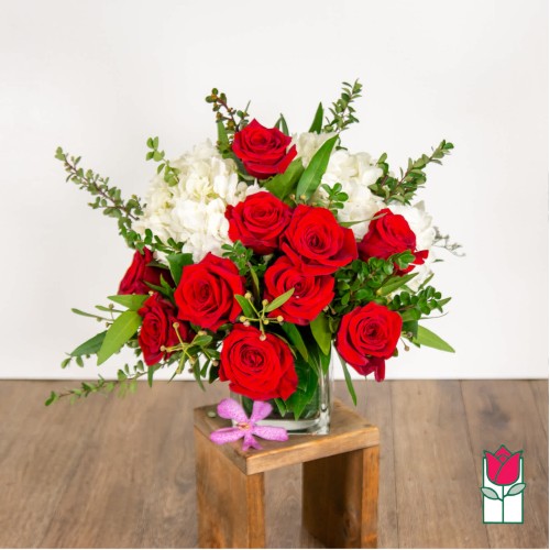 GiftbloomsCompact Bouquet (Standard)