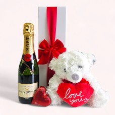 Spoil me with Moet