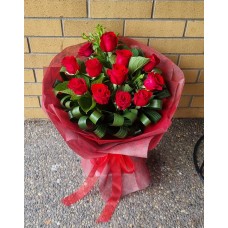 A Dozen Red Roses in Waterfilled Box
