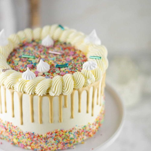 Gold Drip Cake (6 - 10 Persons (15cm))