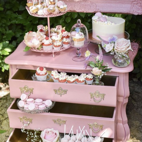 Pink Lush Box: Cake & Sweets (100 persons)