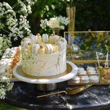 White & Gold Box: Cake & Sweets (25 people)