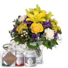 Summer Sunshine with Lilies and Gottlieber tea gift set and hanging gift tag «Happy Birthday» (Minimum)