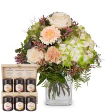 Romantic Hydrangea Bouquet with Bee-Family honey gift set (Minimum)