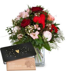 Valentine's Day Bouquet with red roses and Munz bar of chocolate «Heart»