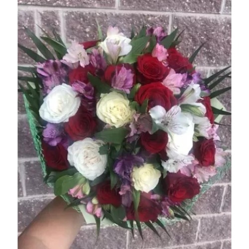 Bouquet of roses and alstroemerias
