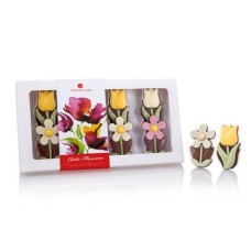 Milk chocolate flowers