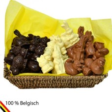 Easter basket with 1 kg Easter figurines Callebaut