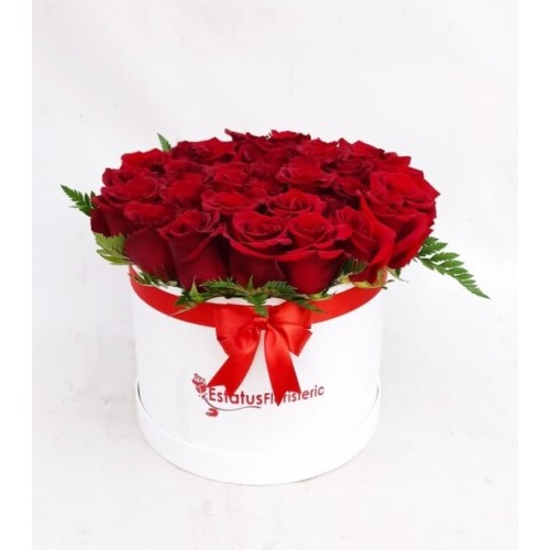 ROSES IN LUXURY BOX (Small)