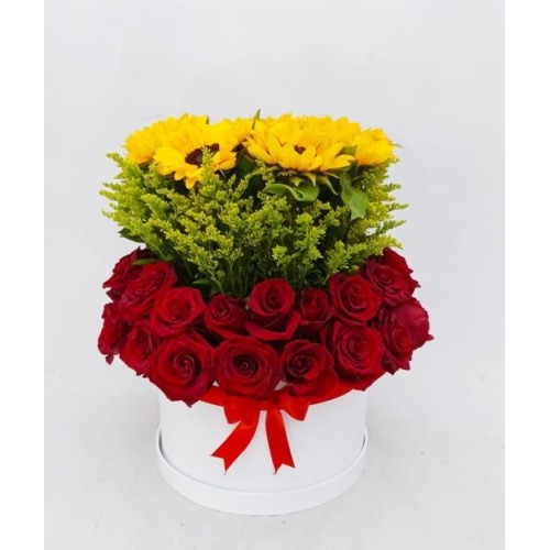Floral arrangement with roses and sunflowers