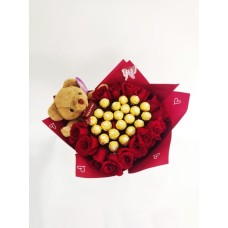 Bouquet of roses and Ferrero chocolates with a stuffed animal