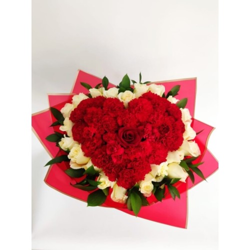 Beautiful bouquet of roses and carnations
