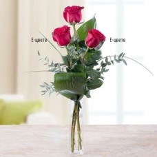 Bouquet of 3 red roses and greenery