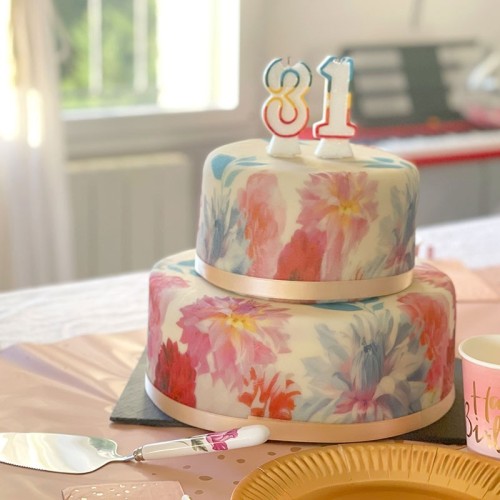 Floral deluxe cake in two tiers