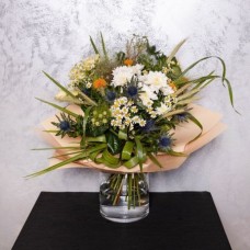 A bouquet of yellow wreaths