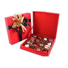 Silk Love box with 16 assorted chocolates